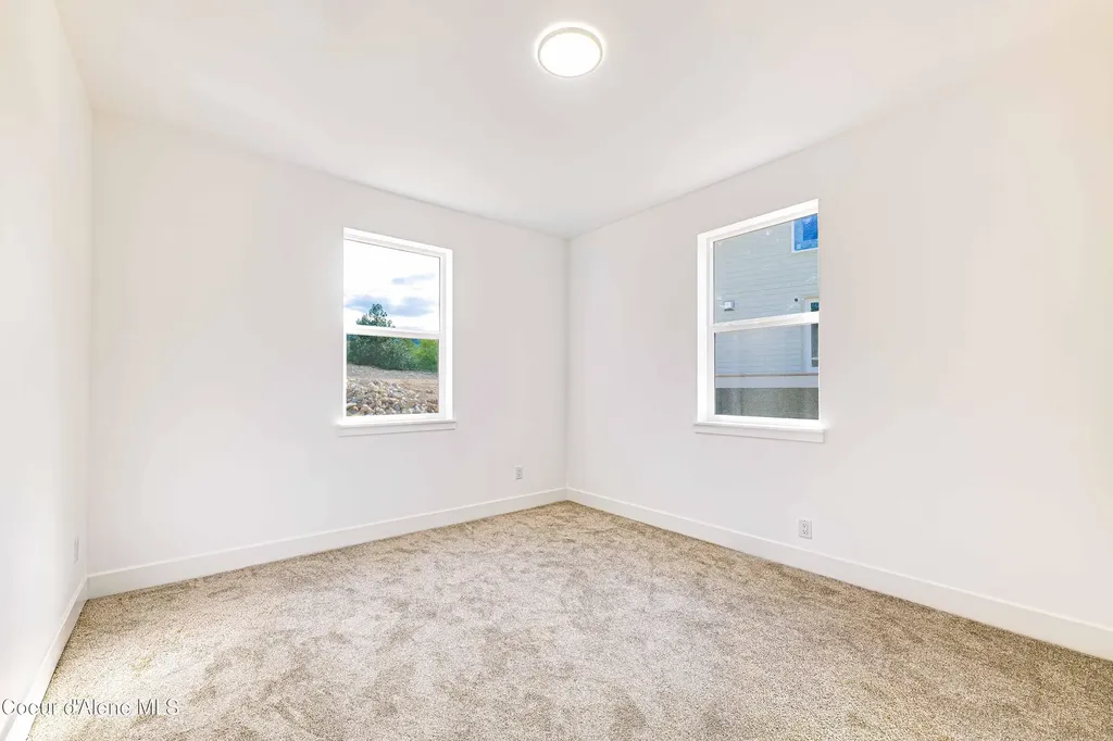 207 Palamino Court Pinehurst ID 83850