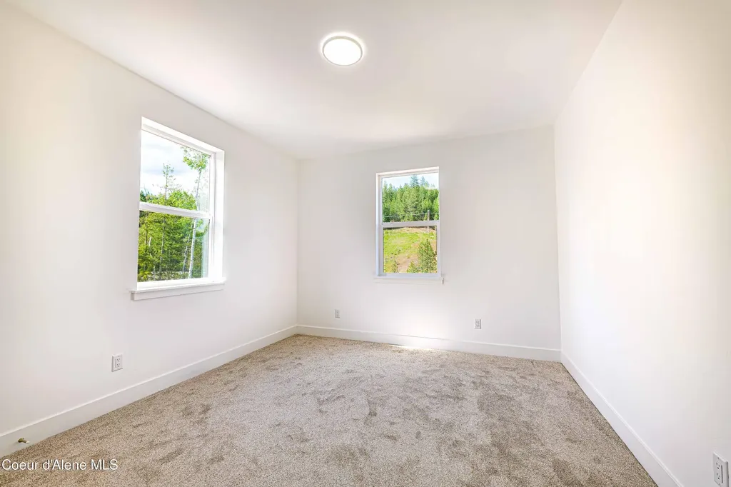 207 Palamino Court Pinehurst ID 83850