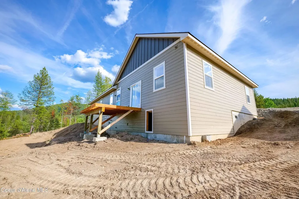 207 Palamino Court Pinehurst ID 83850