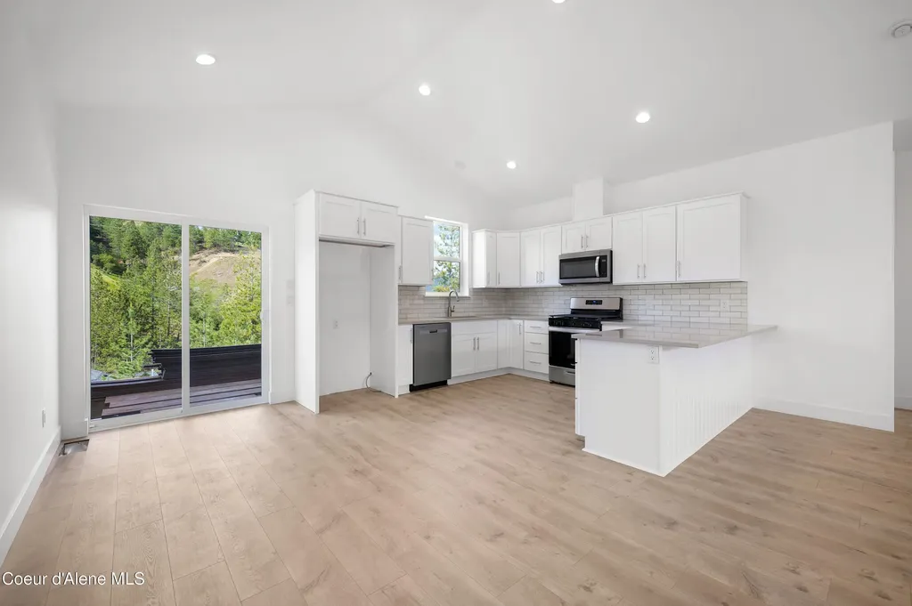 207 Palamino Court Pinehurst ID 83850