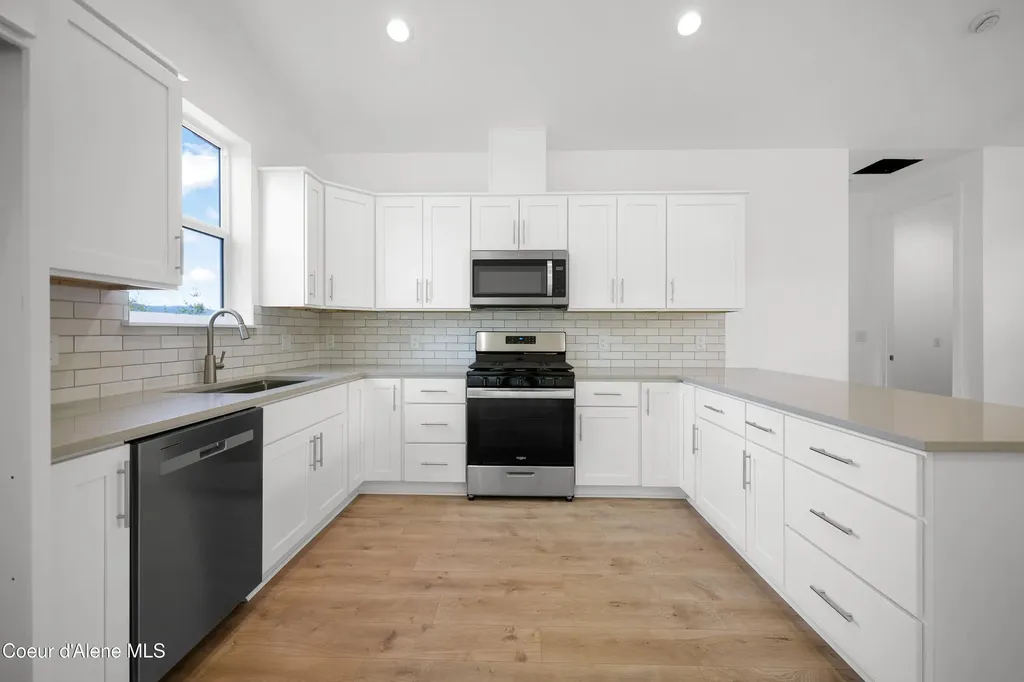 207 Palamino Court Pinehurst ID 83850
