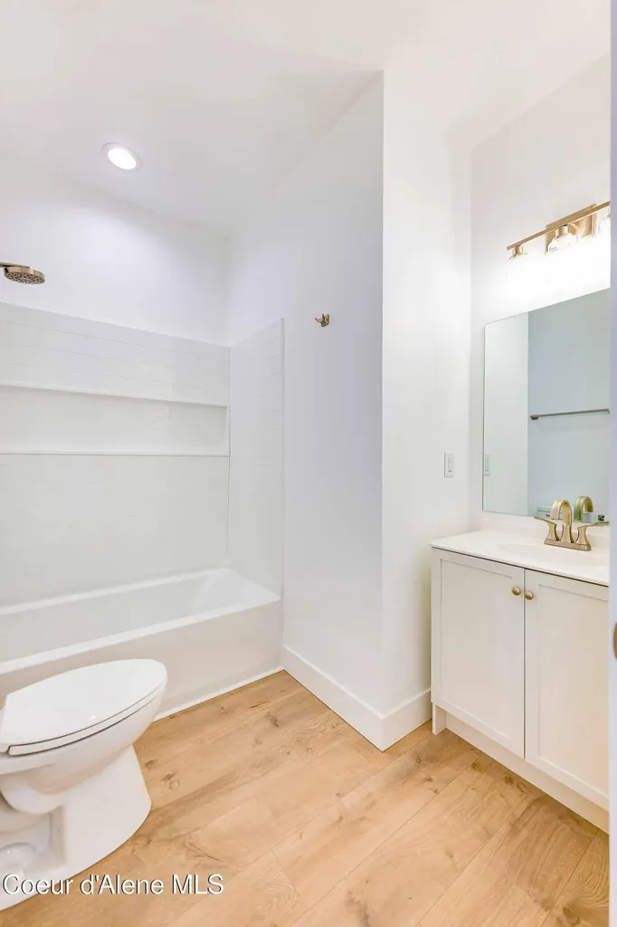 207 Palamino Court Pinehurst ID 83850
