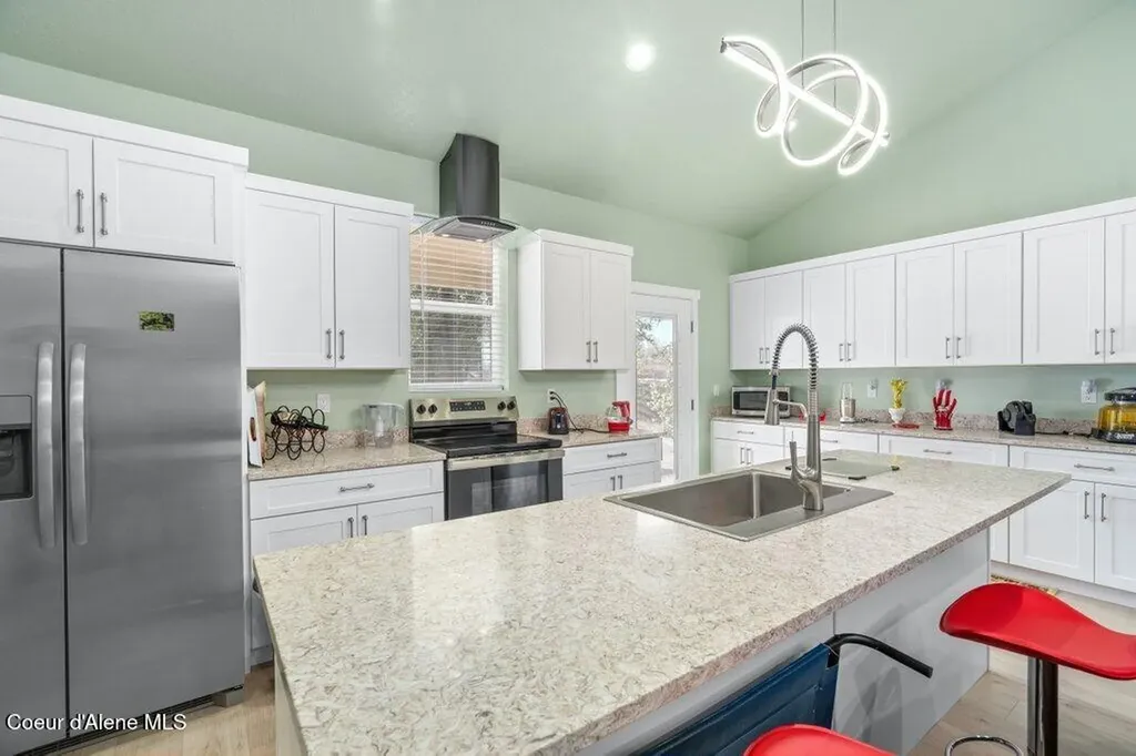 275 F Street Plummer ID 83851