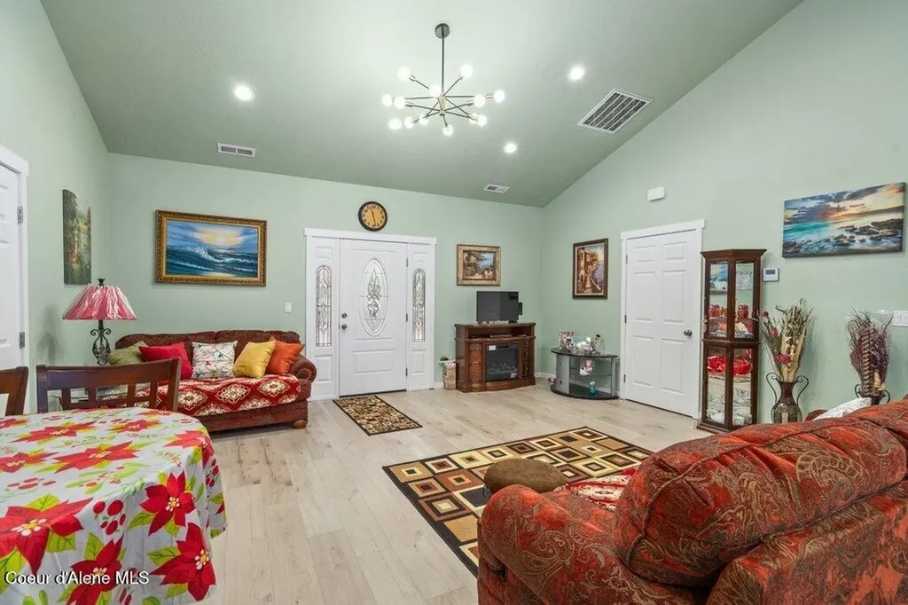 275 F Street Plummer ID 83851