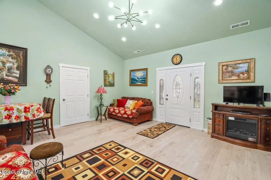 275 F Street Plummer ID 83851