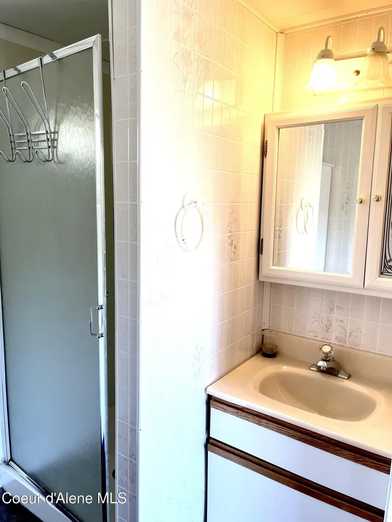 18194 E Mount Eagen Loop Bayview ID 83803