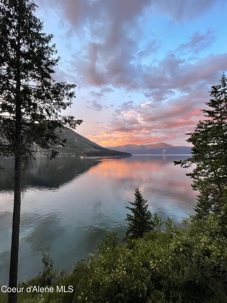 18194 E Mount Eagen Loop Bayview ID 83803