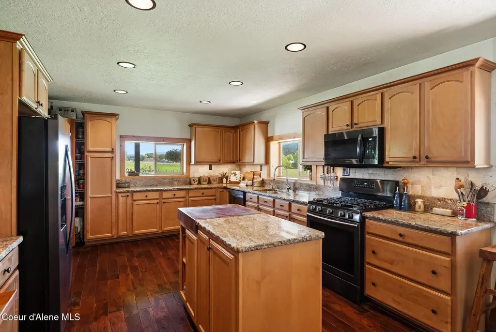 1255 Hickey Road Sandpoint ID 83864