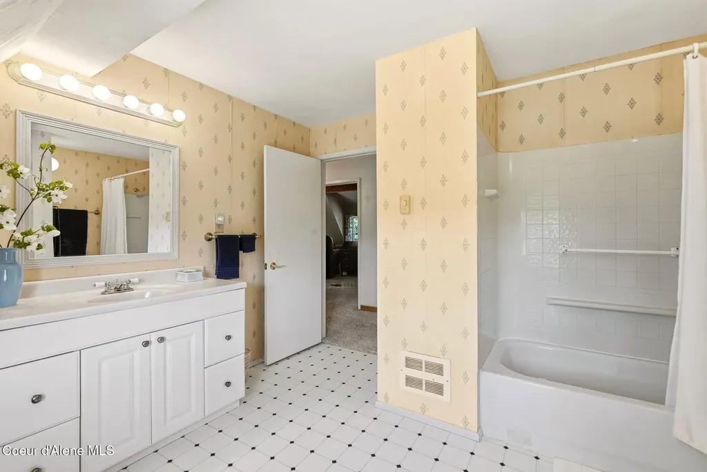 1255 Hickey Road Sandpoint ID 83864