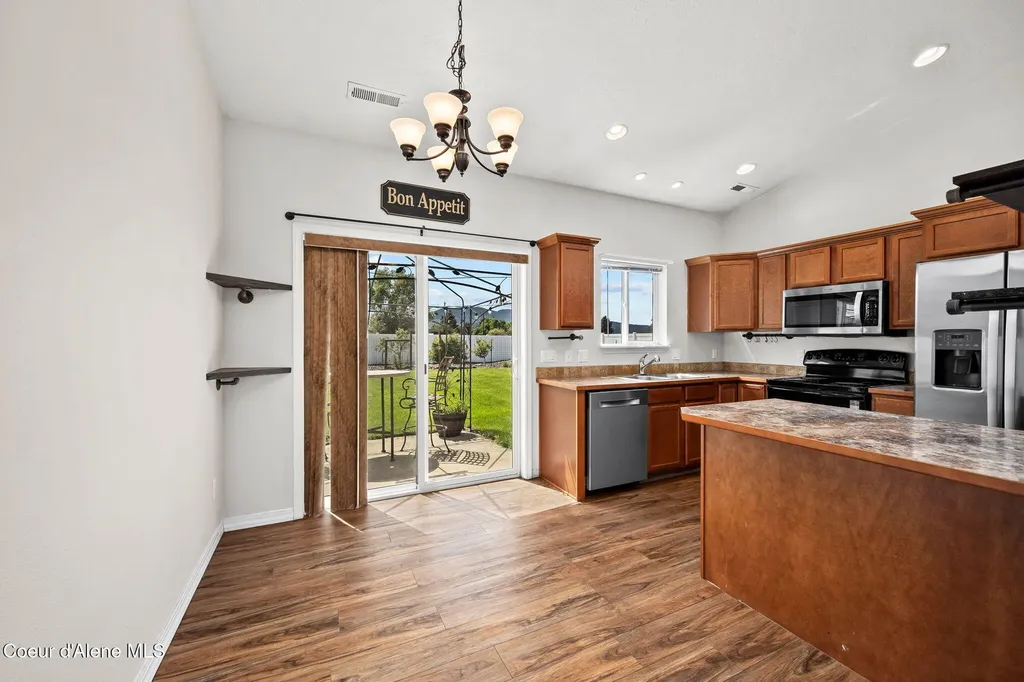 2290 E Knapp Drive Post Falls ID 83854