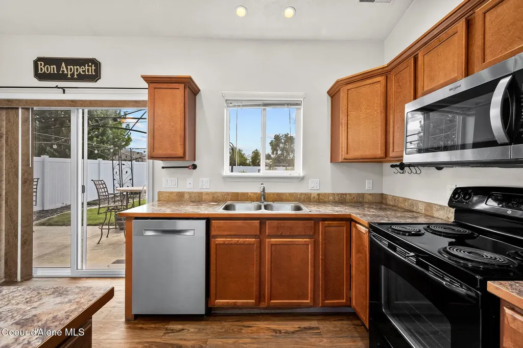 2290 E Knapp Drive Post Falls ID 83854