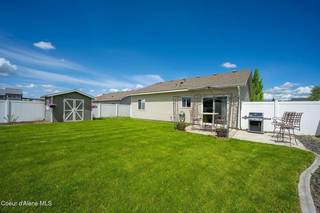 2290 E Knapp Drive Post Falls ID 83854