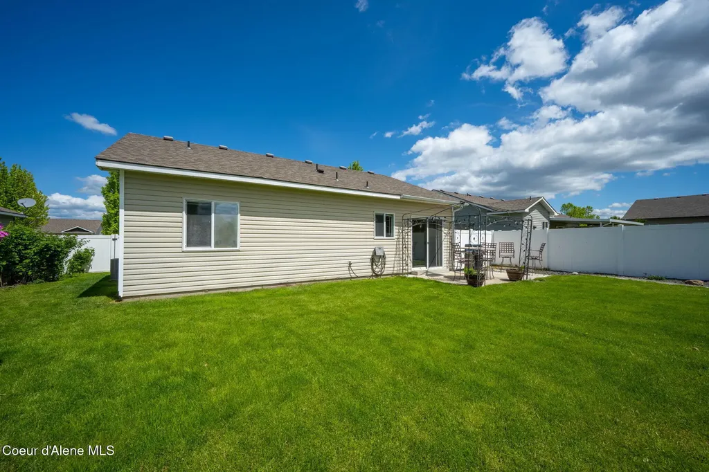 2290 E Knapp Drive Post Falls ID 83854