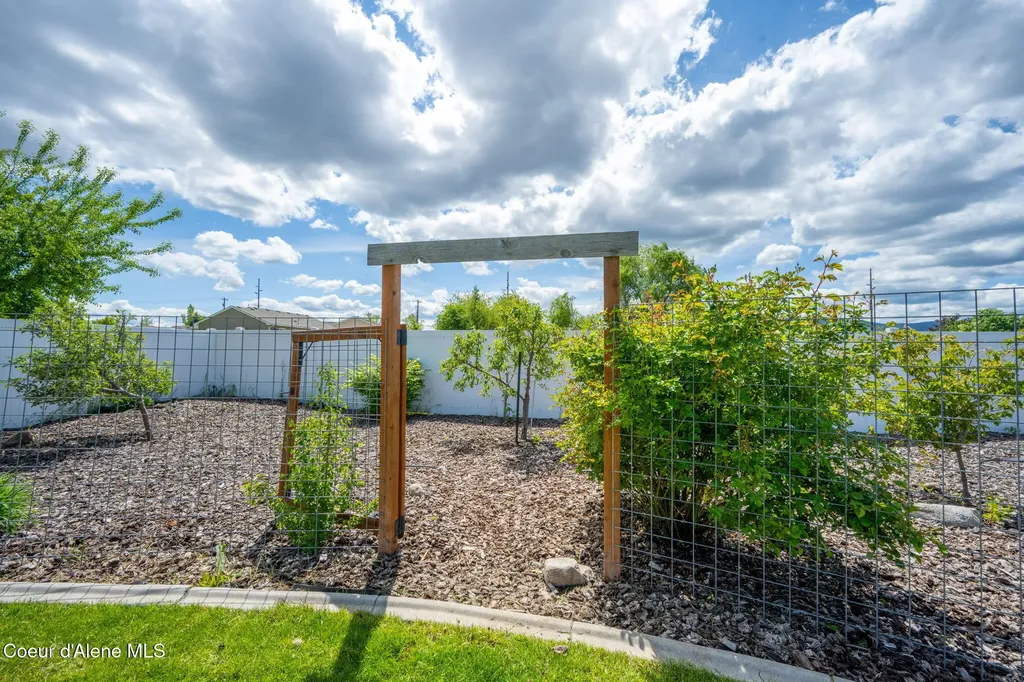 2290 E Knapp Drive Post Falls ID 83854