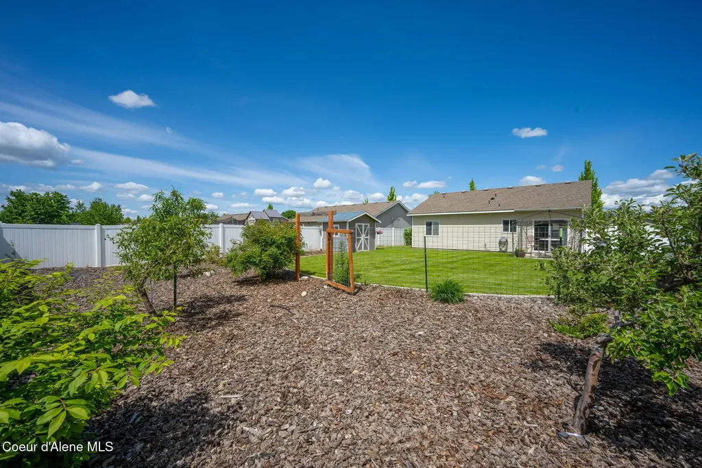 2290 E Knapp Drive Post Falls ID 83854