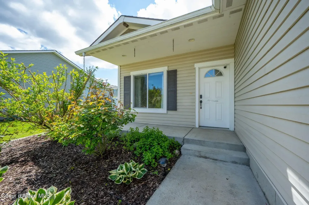 2290 E Knapp Drive Post Falls ID 83854