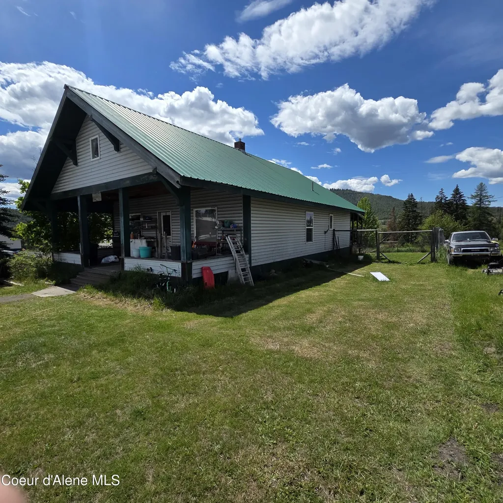 64042 S Highway 3 S Fernwood ID 83830