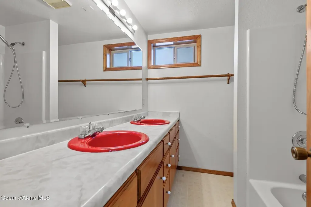 5977 E Mcmahon Road Hayden ID 83835