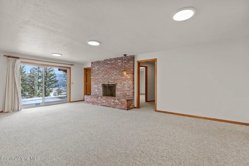 5977 E Mcmahon Road Hayden ID 83835