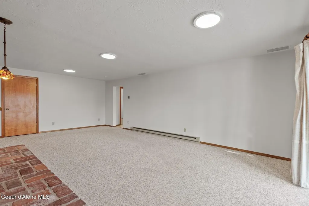 5977 E Mcmahon Road Hayden ID 83835