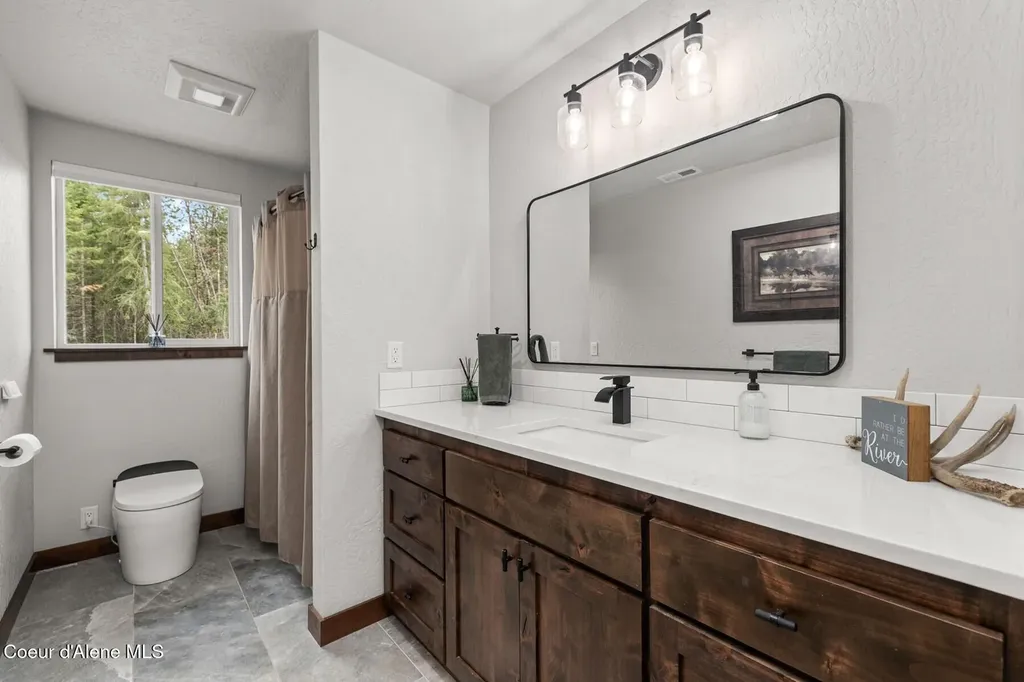 5240 Vay Road Priest River ID 83856