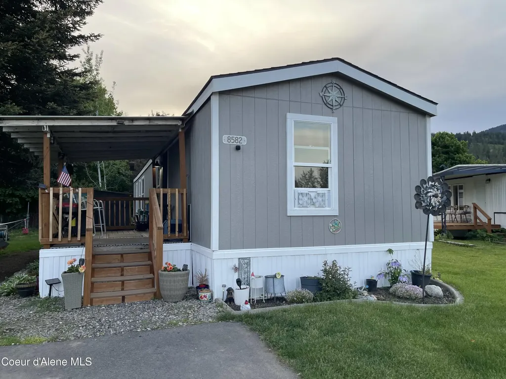 8582 W Park Loop Rathdrum ID 83858