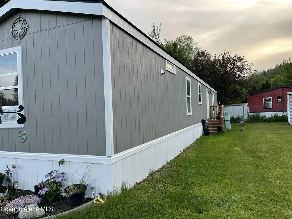 8582 W Park Loop Rathdrum ID 83858