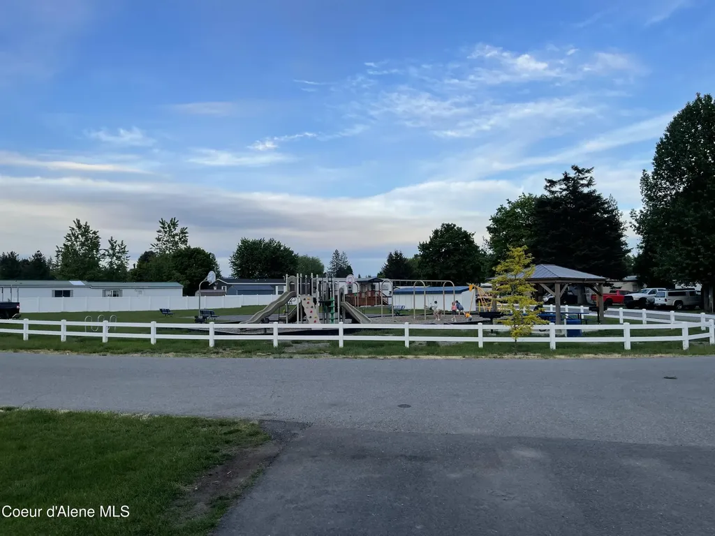 8582 W Park Loop Rathdrum ID 83858