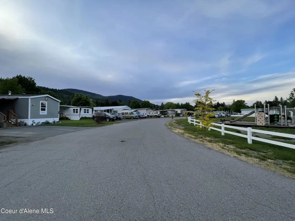 8582 W Park Loop Rathdrum ID 83858