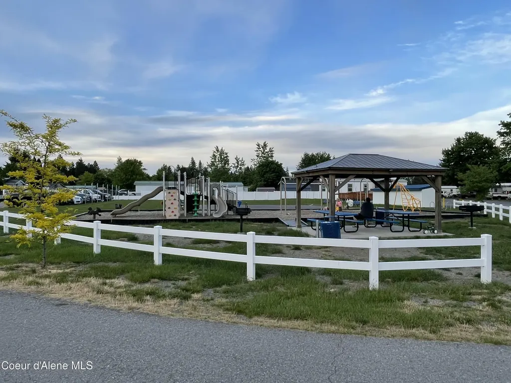 8582 W Park Loop Rathdrum ID 83858
