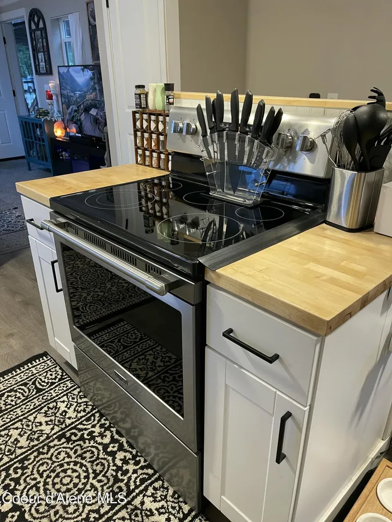 8582 W Park Loop Rathdrum ID 83858