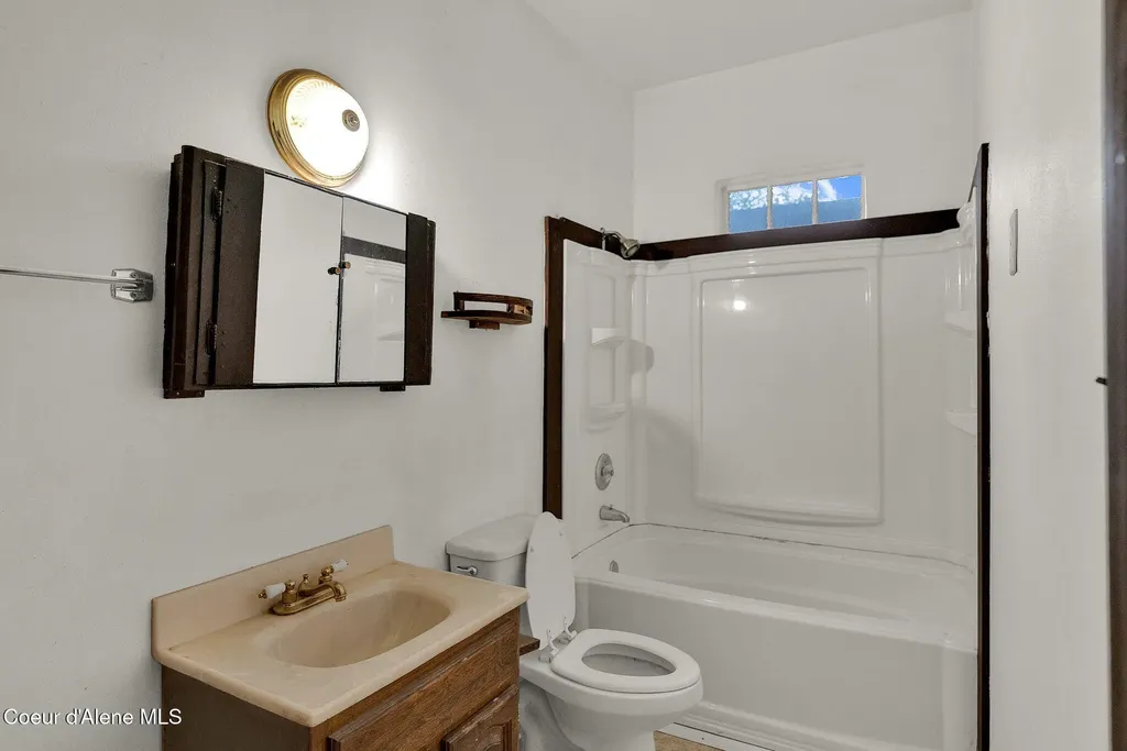 905 N Boyer Avenue Sandpoint ID 83864
