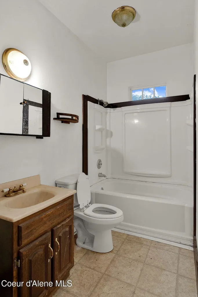 905 N Boyer Avenue Sandpoint ID 83864