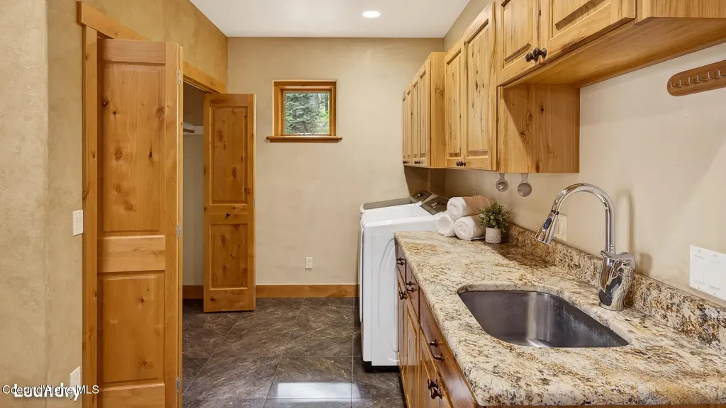 956 Carr Creek Road Sandpoint ID 83864