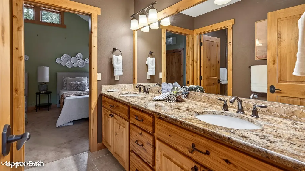 956 Carr Creek Road Sandpoint ID 83864