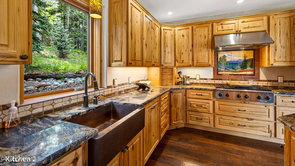 956 Carr Creek Road Sandpoint ID 83864