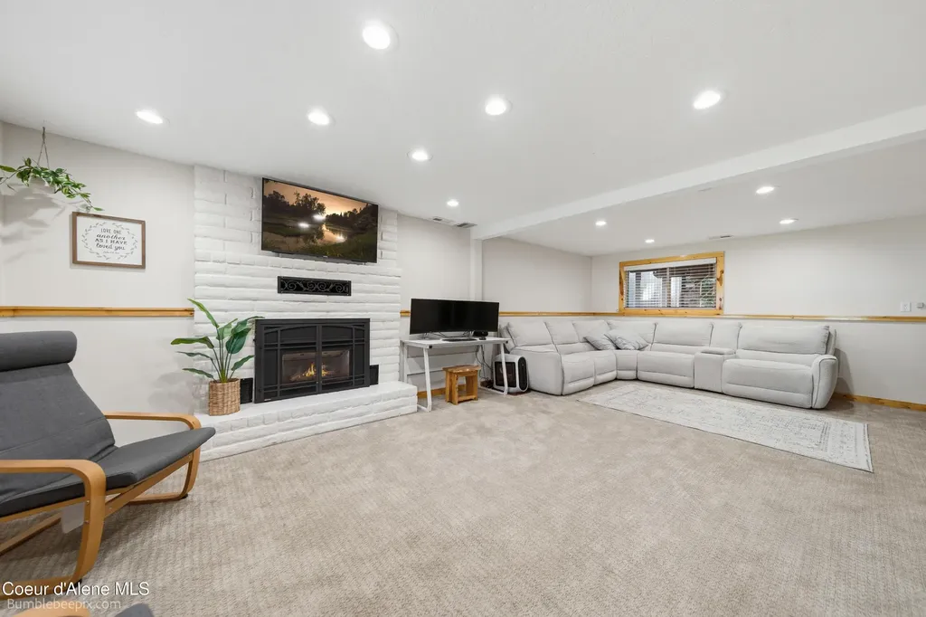 11982 N Emerald Drive Hayden ID 83835