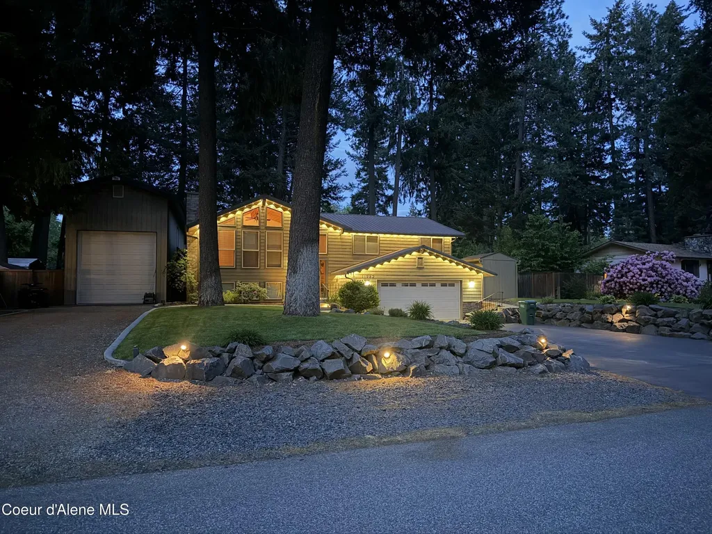11982 N Emerald Drive Hayden ID 83835