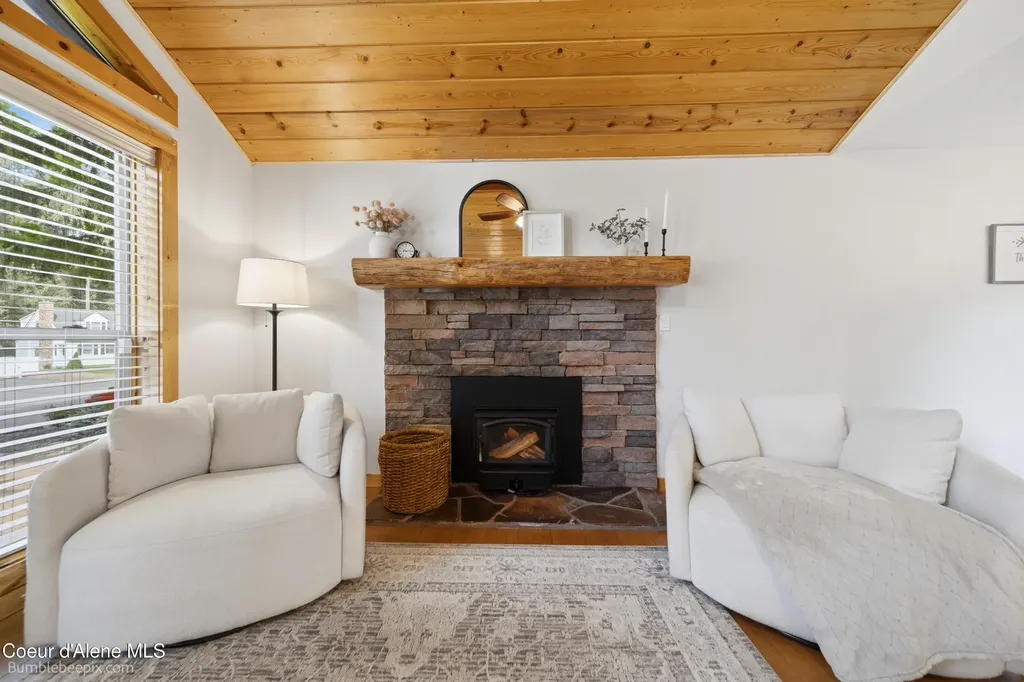 11982 N Emerald Drive Hayden ID 83835