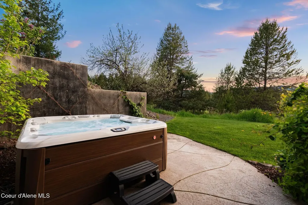 90 Bonnie Lane Sagle ID 83860
