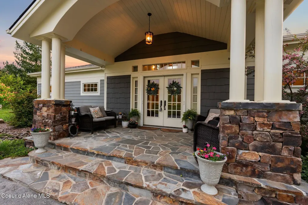 90 Bonnie Lane Sagle ID 83860