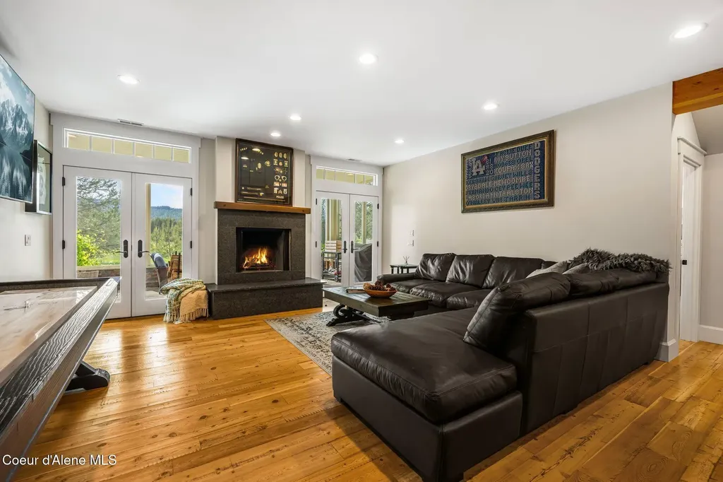 90 Bonnie Lane Sagle ID 83860
