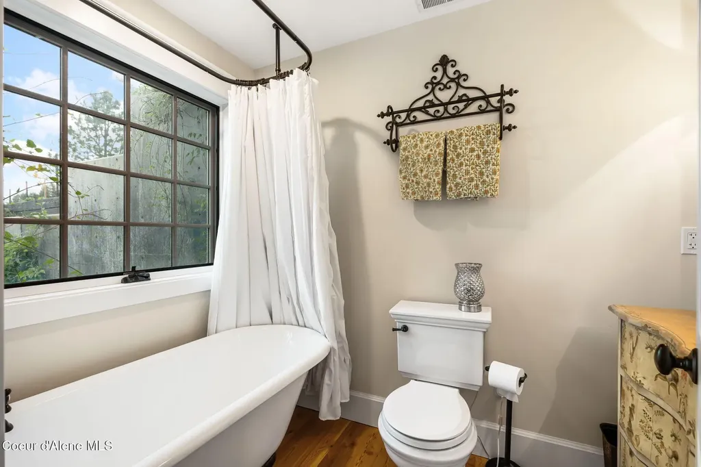 90 Bonnie Lane Sagle ID 83860