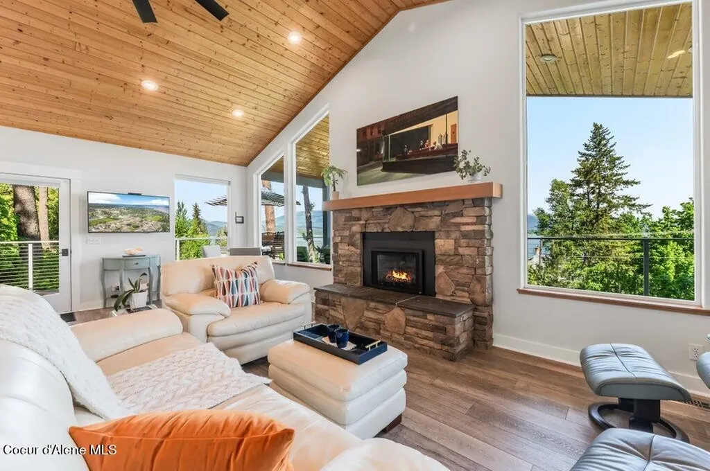 16 Hawkins Road Sagle ID 83860