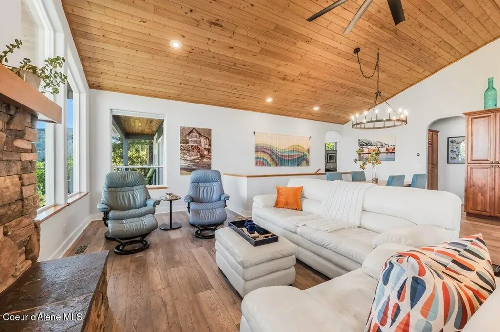 16 Hawkins Road Sagle ID 83860