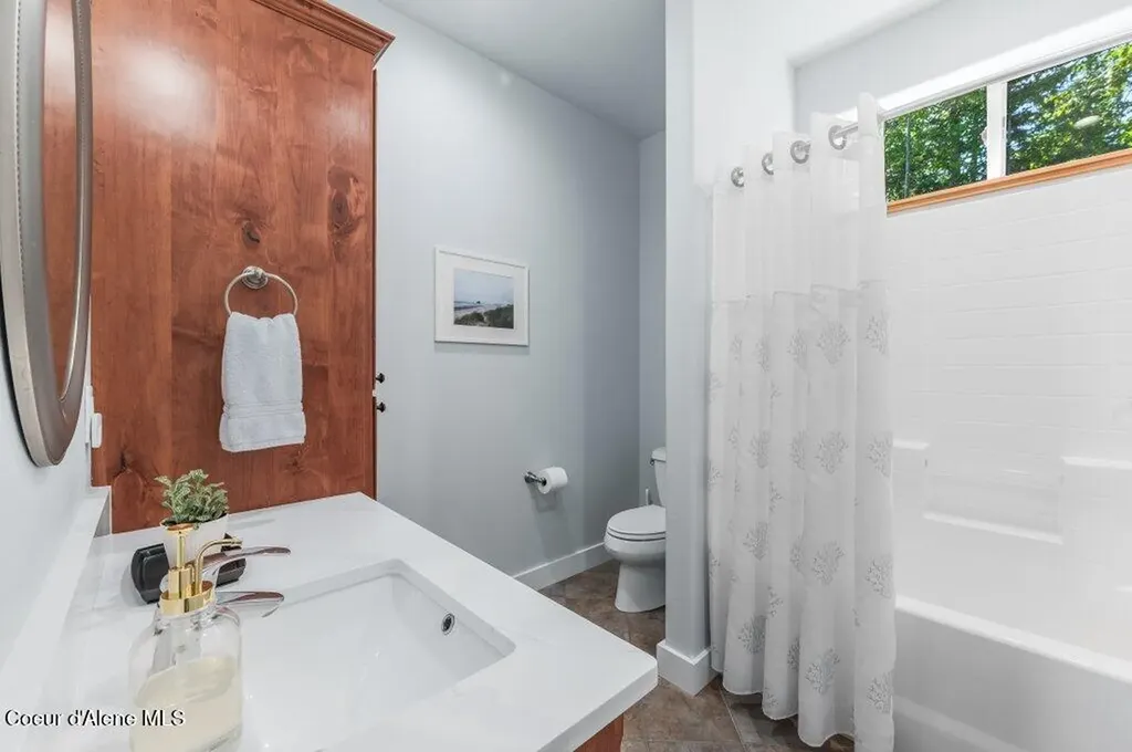 16 Hawkins Road Sagle ID 83860