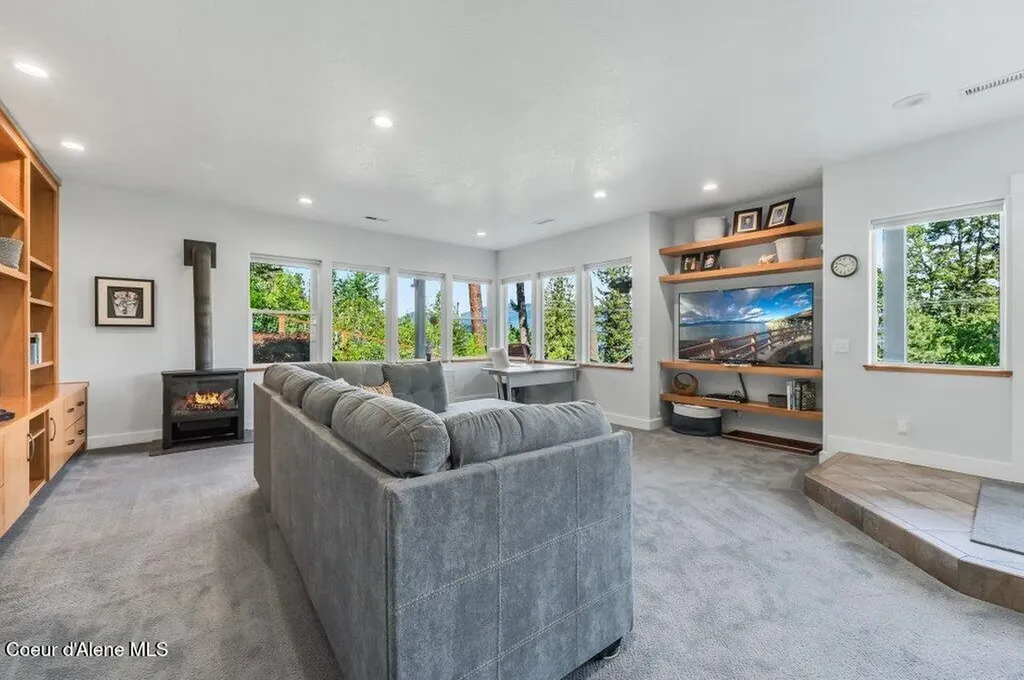 16 Hawkins Road Sagle ID 83860