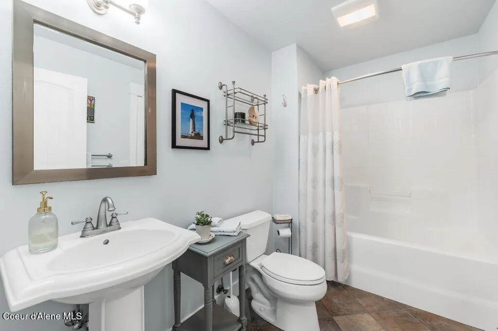 16 Hawkins Road Sagle ID 83860