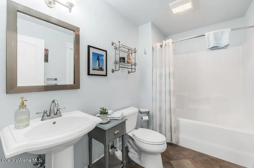 16 Hawkins Road Sagle ID 83860