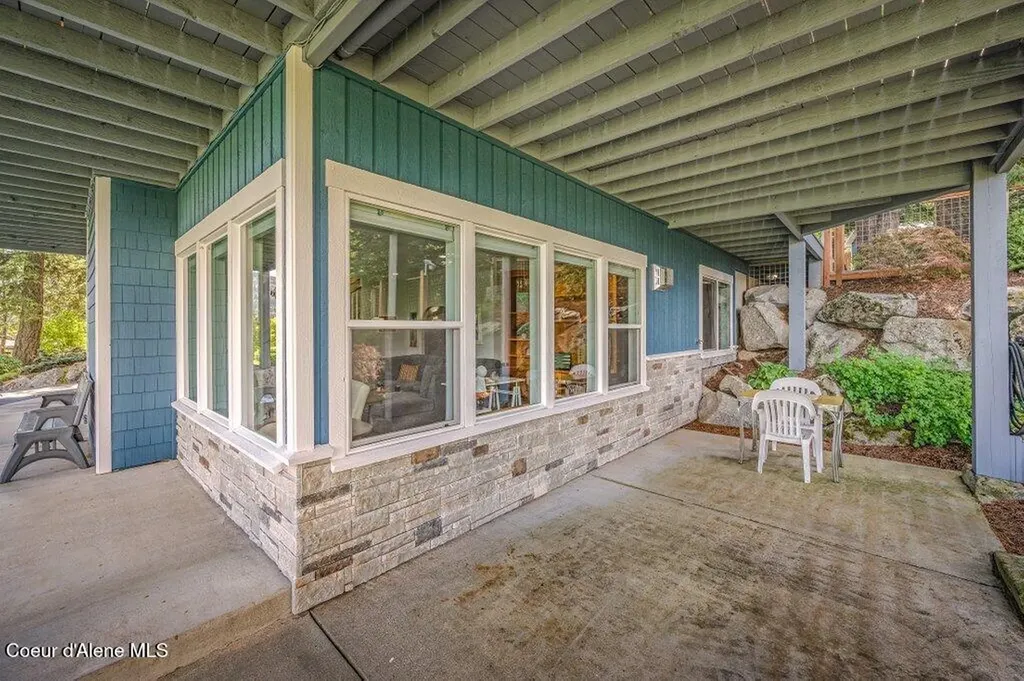 16 Hawkins Road Sagle ID 83860